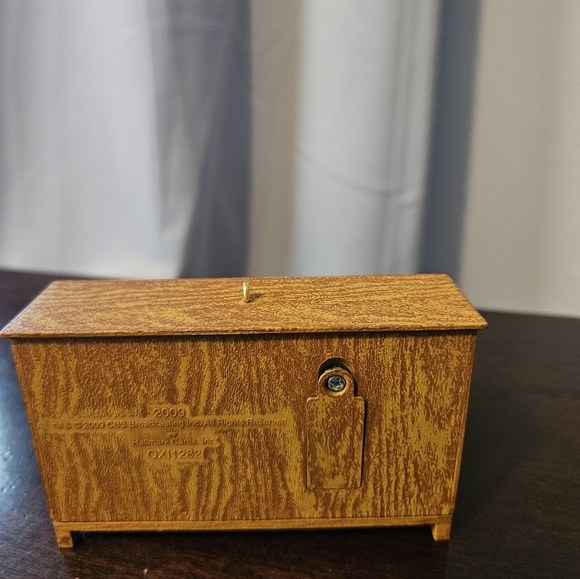 2009 Hallmark Keepsake Twilight Zone Decoration - Picture 2 of 4